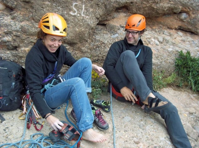  Enfiler des chaussures d'escalade 